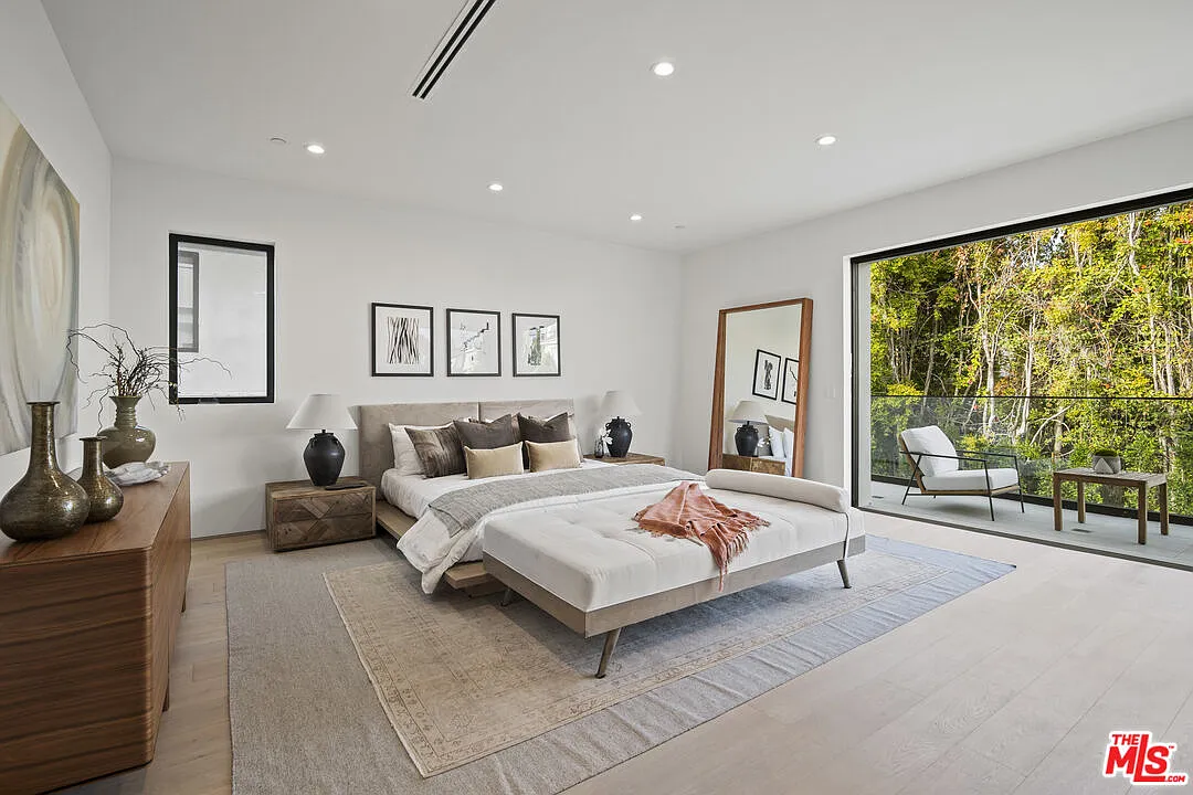 Beverly Will Grand Estate  - Image 6