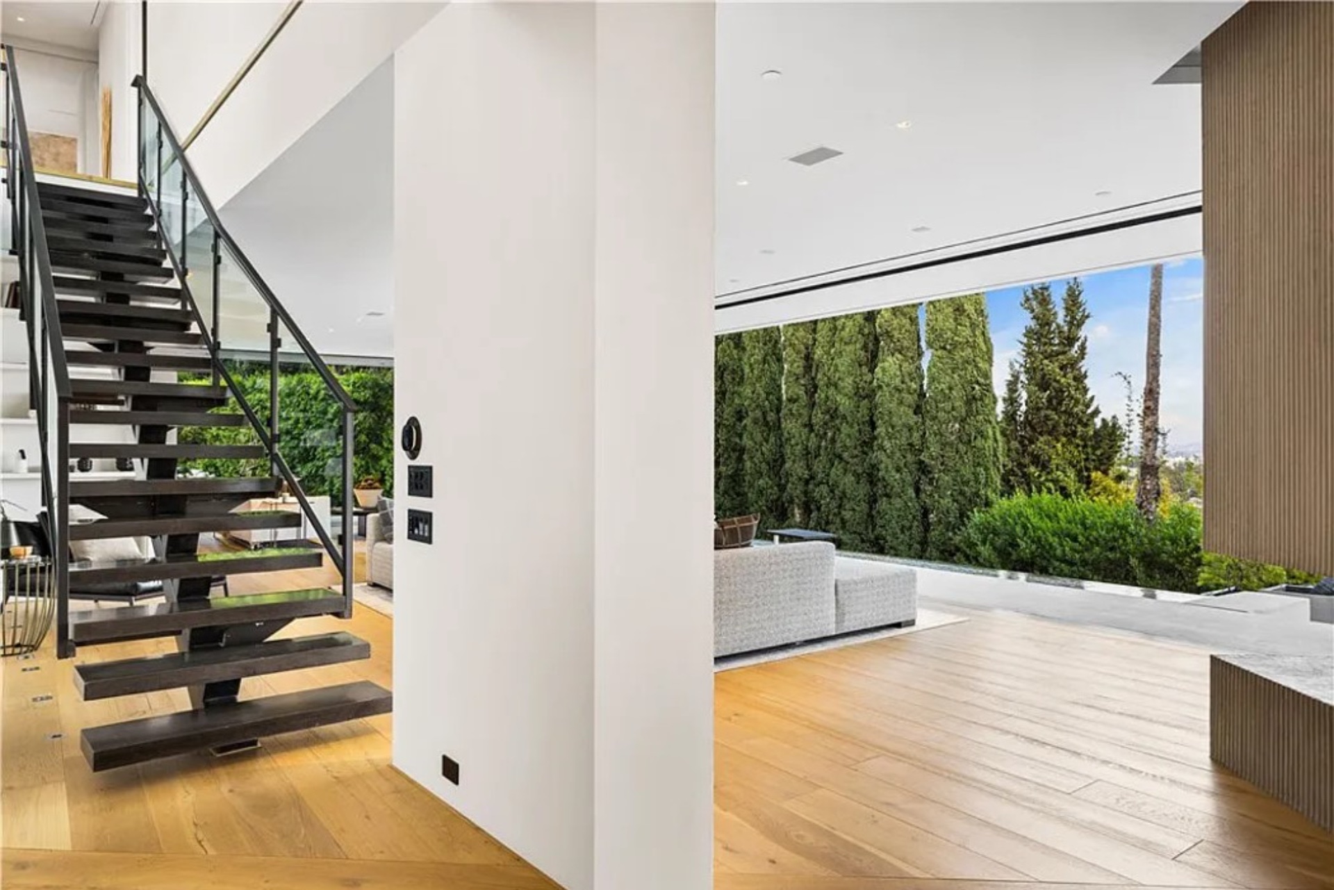 Glass Horizon Modern Architectural Mansion - Image 9