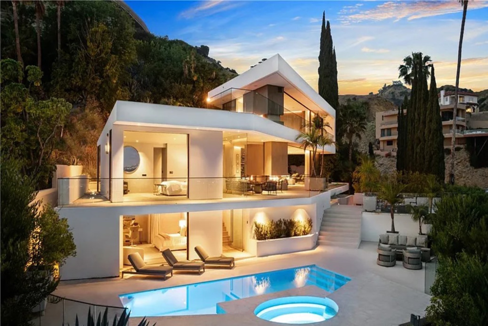 Glass Horizon Modern Architectural Mansion