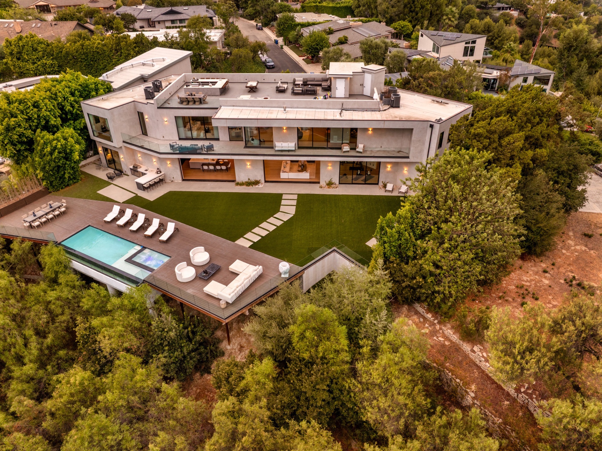 Meadowview Scenic Hillside Luxury Estate