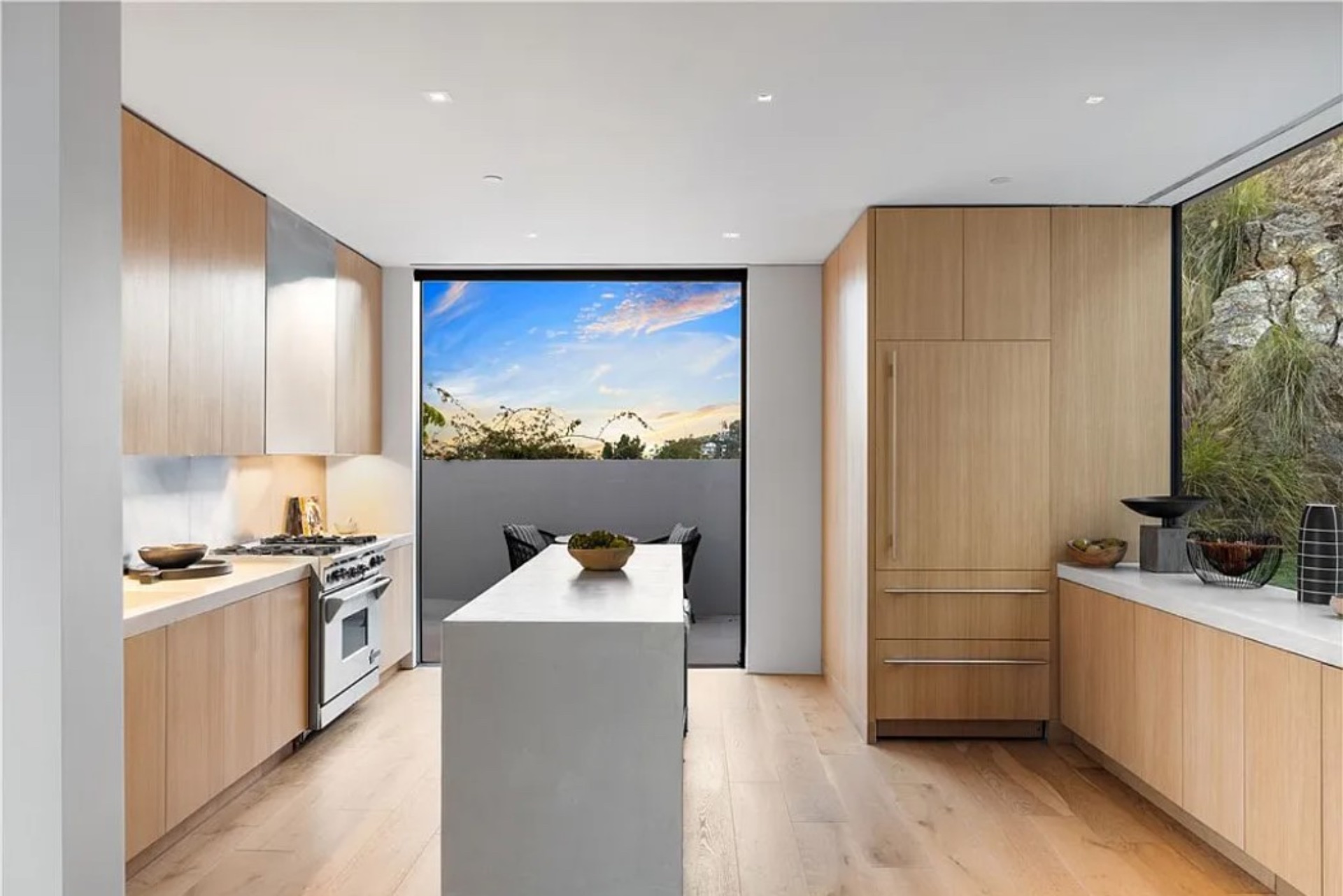 Glass Horizon Modern Architectural Mansion - Image 7