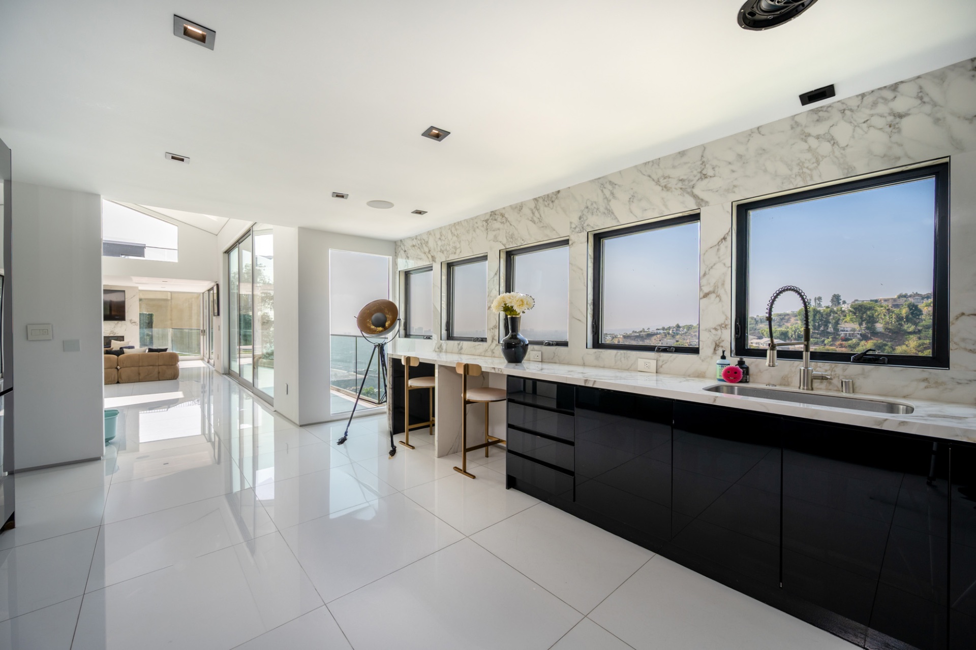 Viewmont Iconic Hollywood Hills Mansion - Image 9