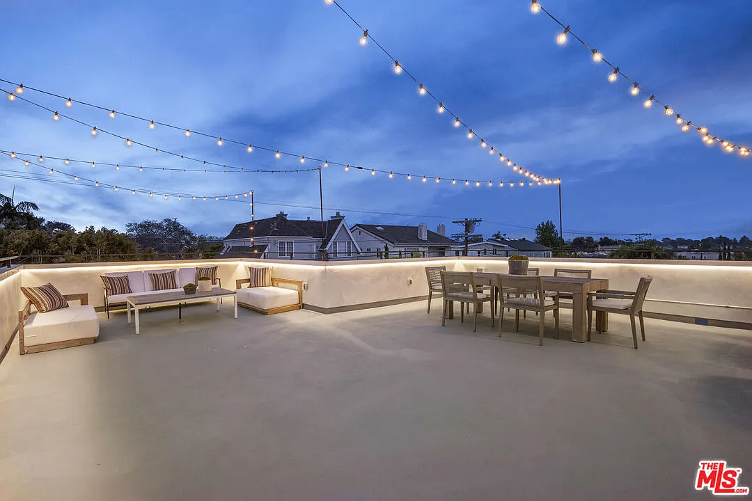 Beverly Will Grand Estate  - Image 8