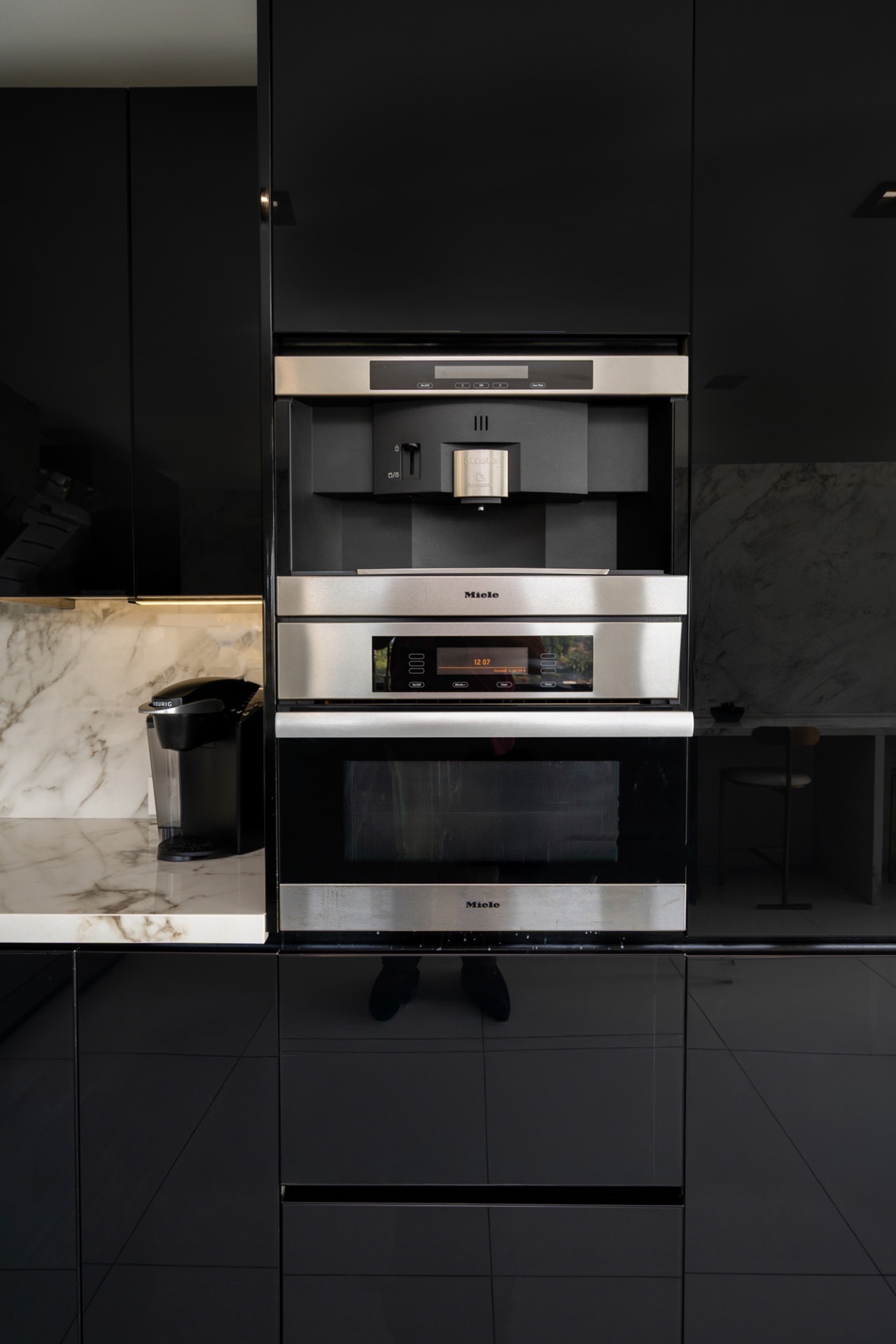 Viewmont Iconic Hollywood Hills Mansion - Image 8