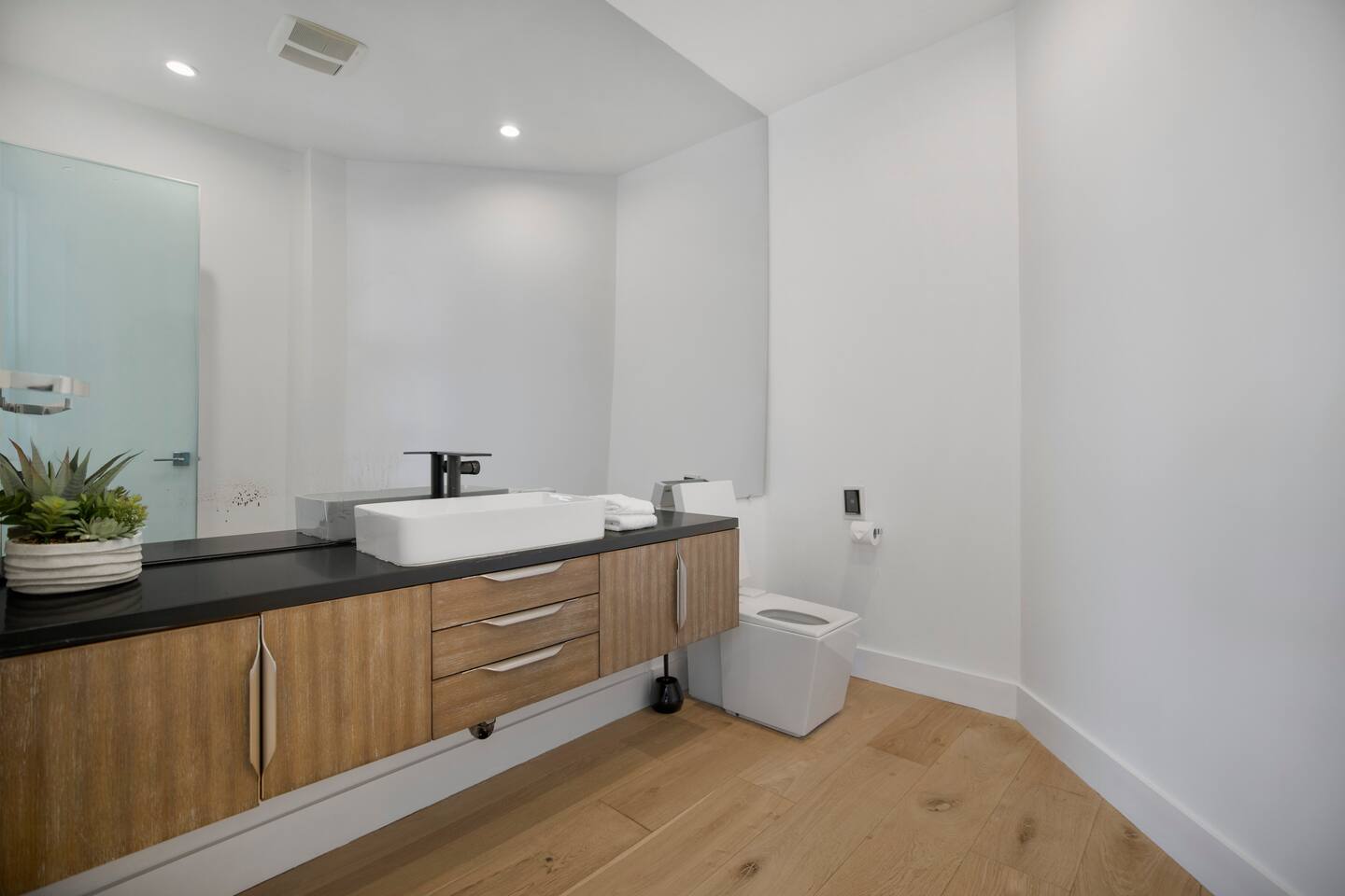 Mount Olympus Modern Glass Mansion - Image 9