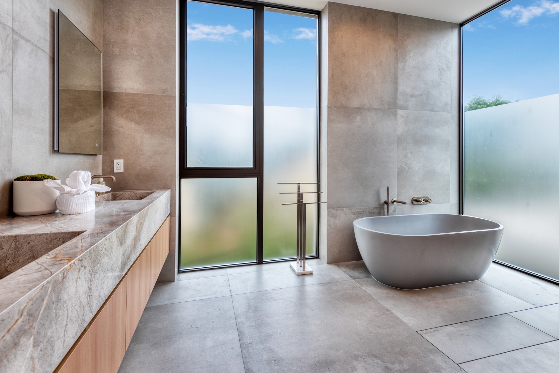 Maryland Drive Celebrity-Style Mansion - Image 6