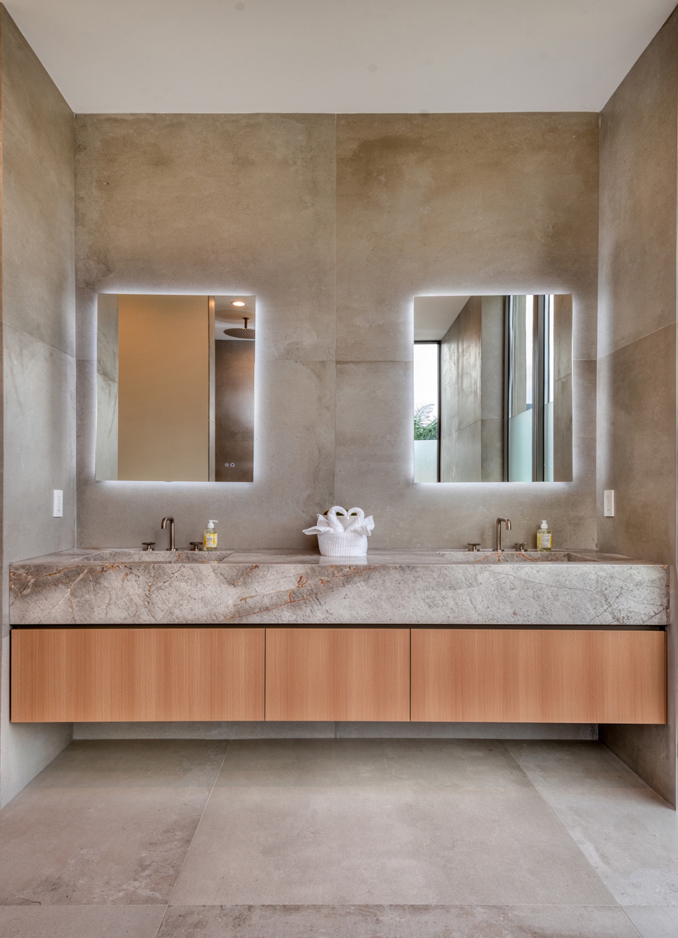 Maryland Drive Celebrity-Style Mansion - Image 8