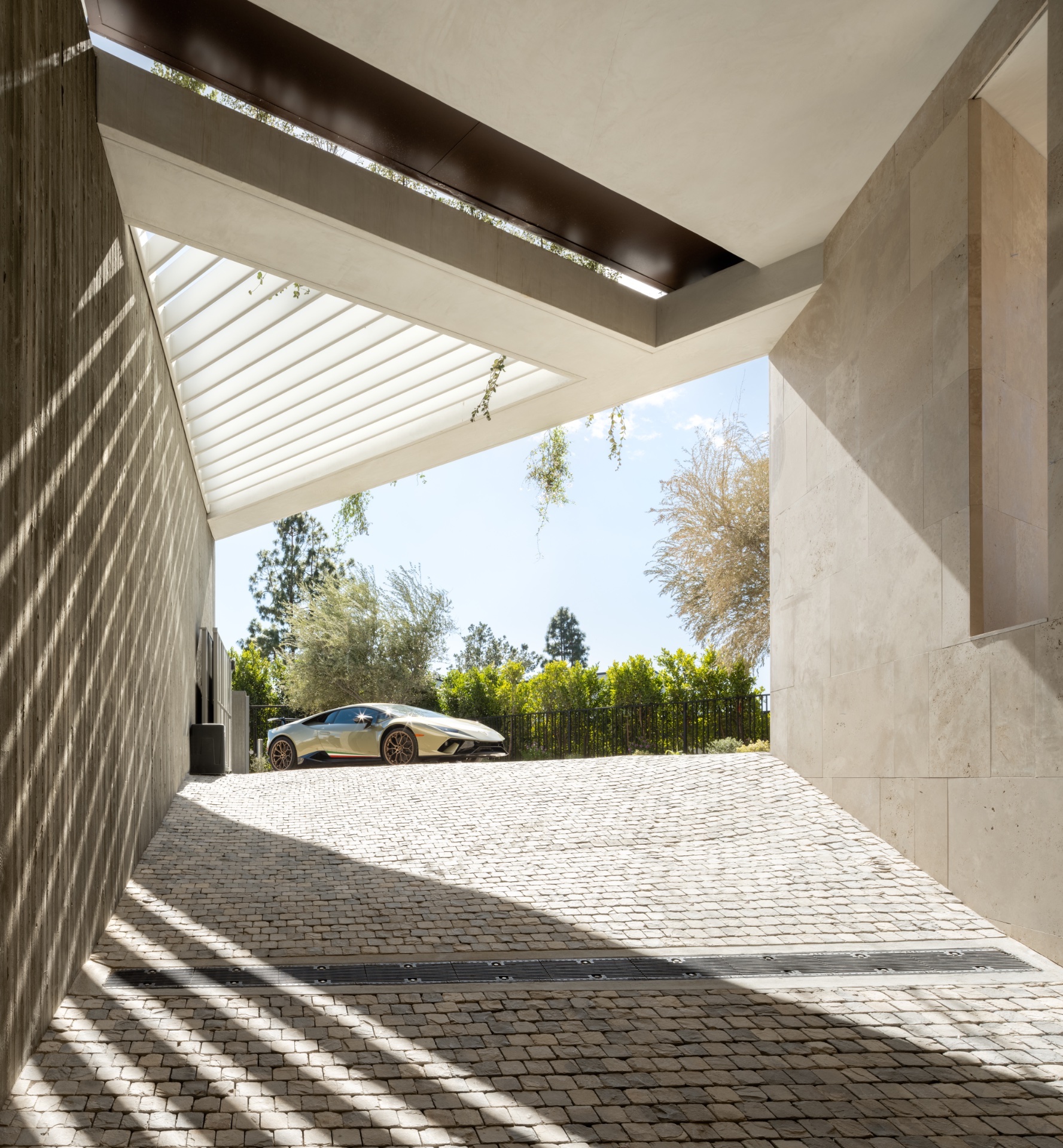 Stradella Grand Manor - Image 9