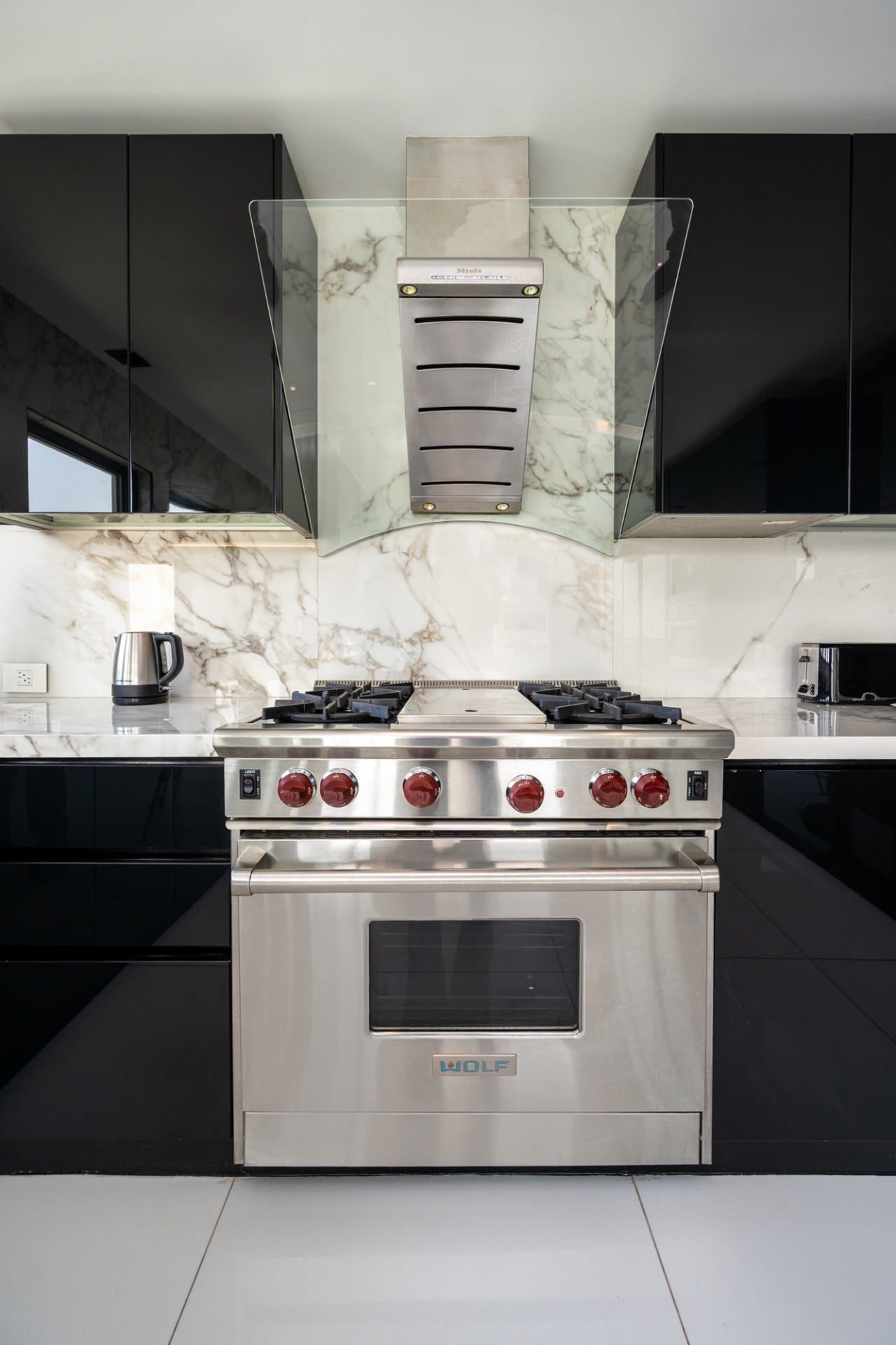 Viewmont Iconic Hollywood Hills Mansion - Image 7