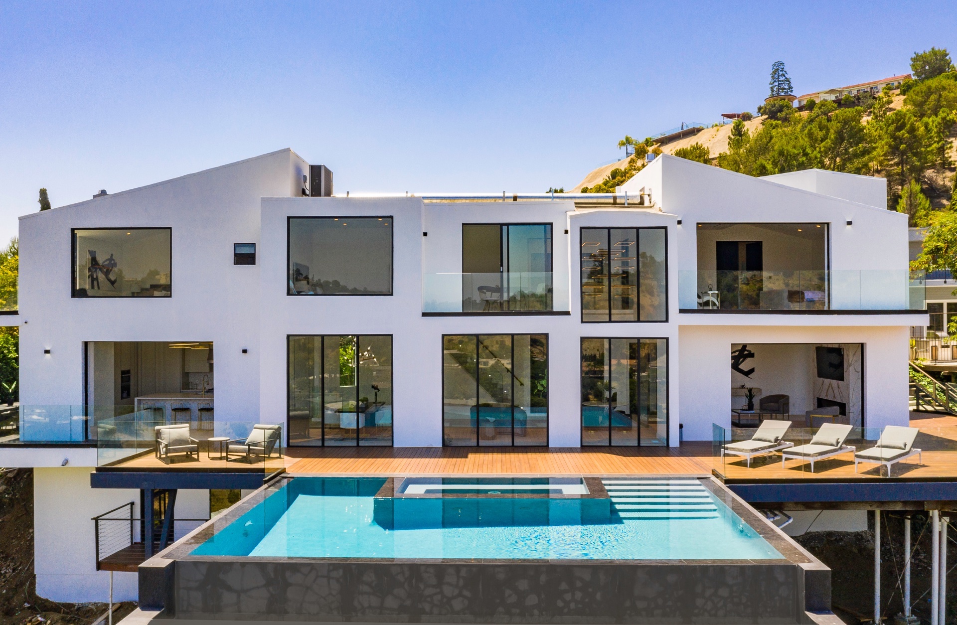 Hermes Prestige Estate