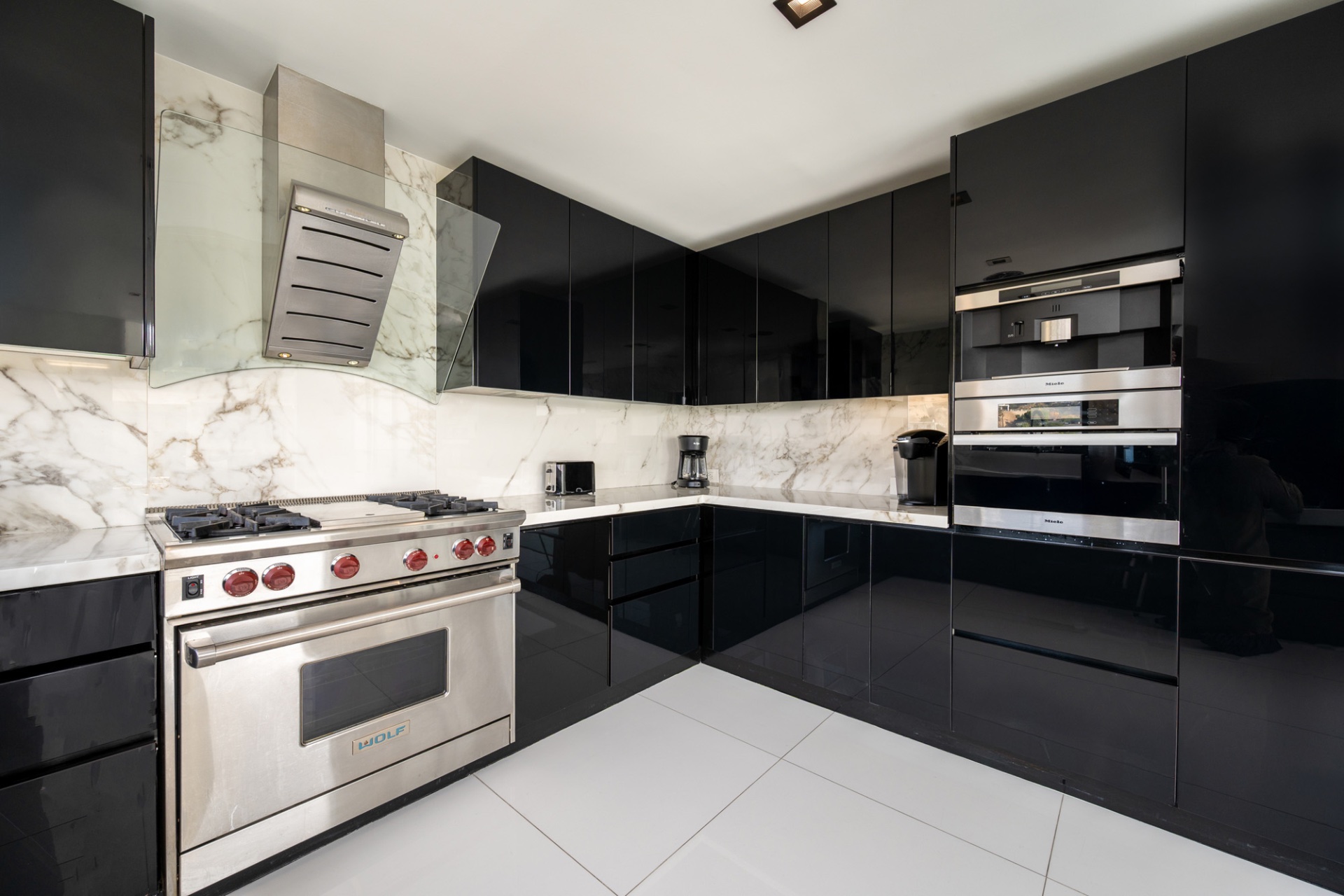 Viewmont Iconic Hollywood Hills Mansion - Image 6