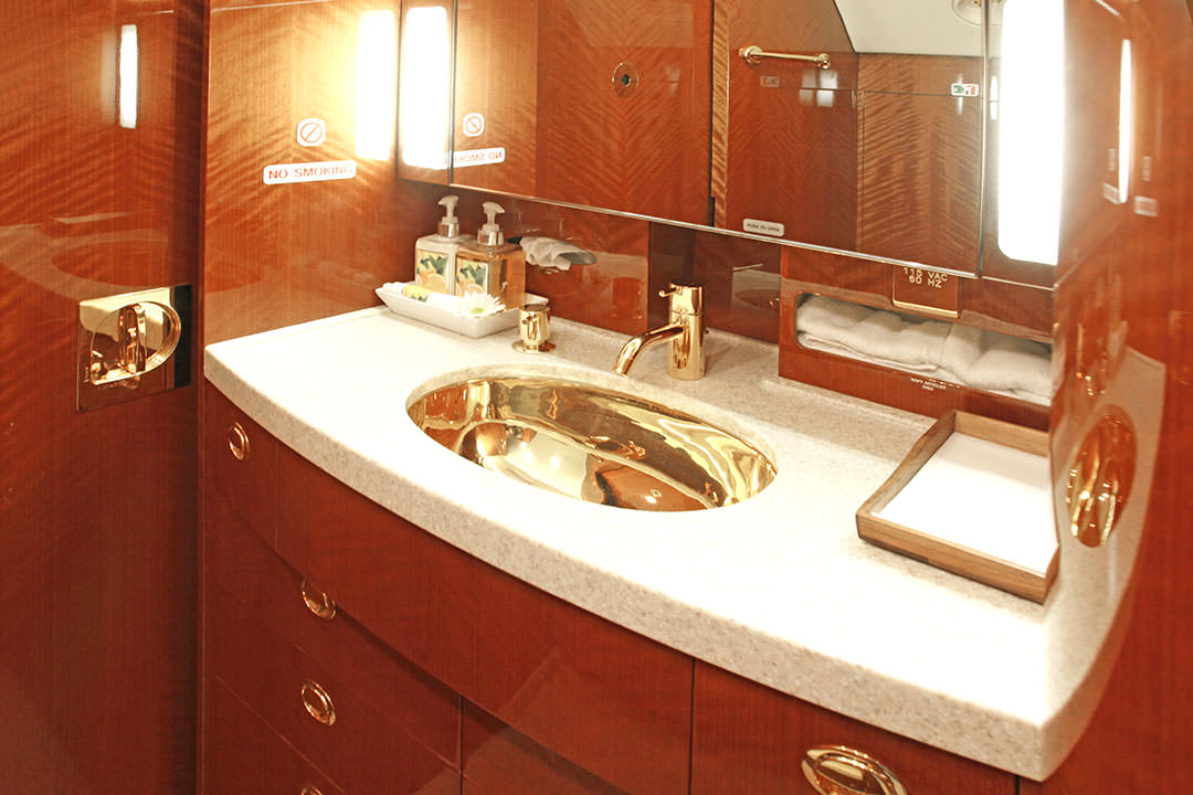 Gulfstream G550 - Image 8