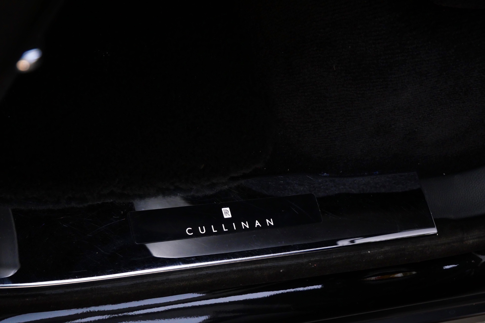 Cullinan Black - Black Interior - Image 9