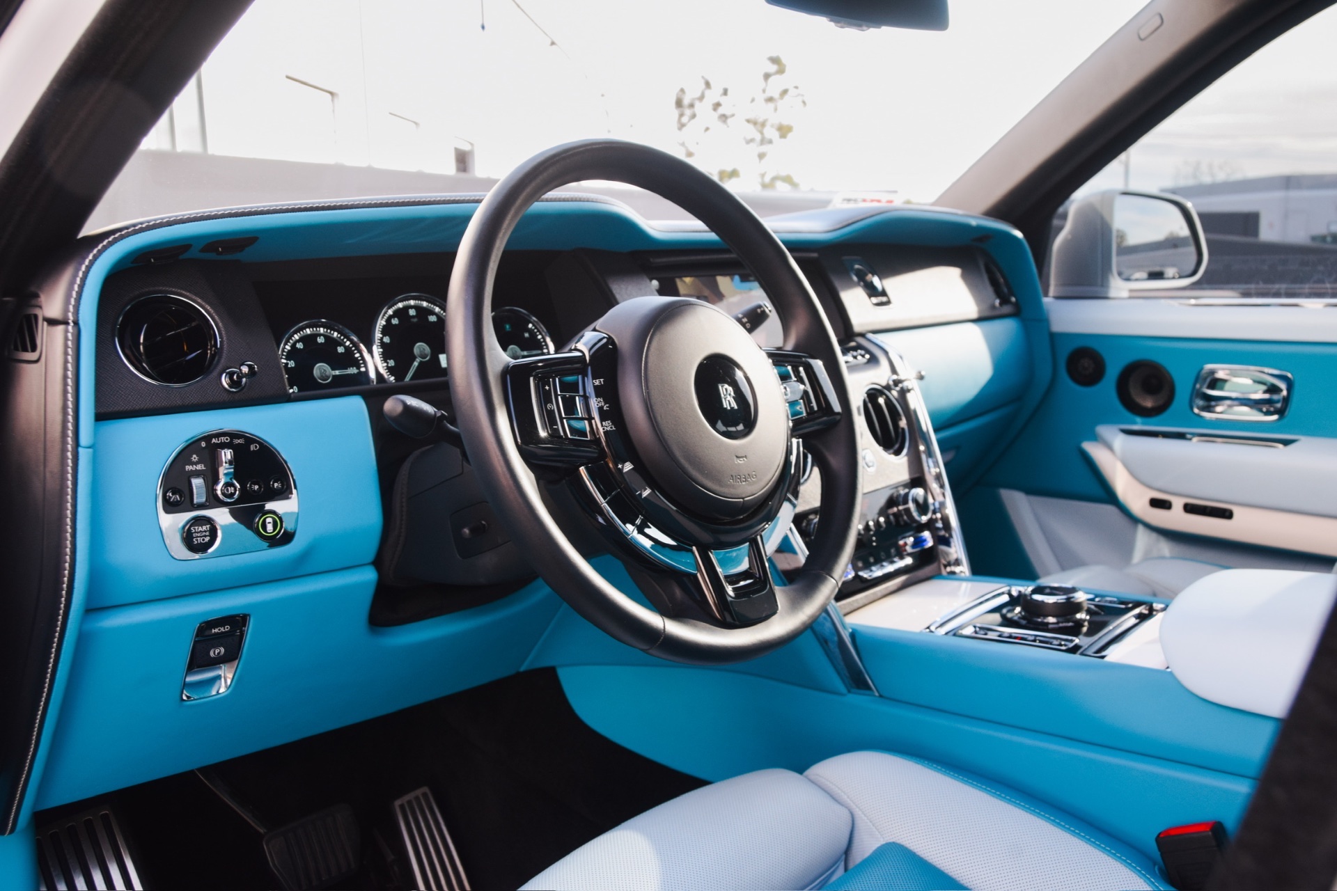 Cullinan White on Blue - Image 6