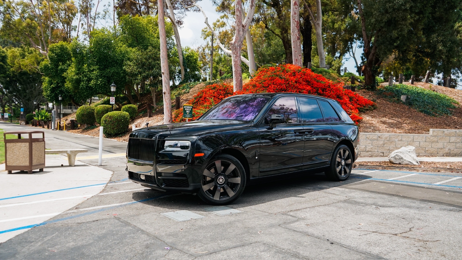 Cullinan Black – Red Interior
