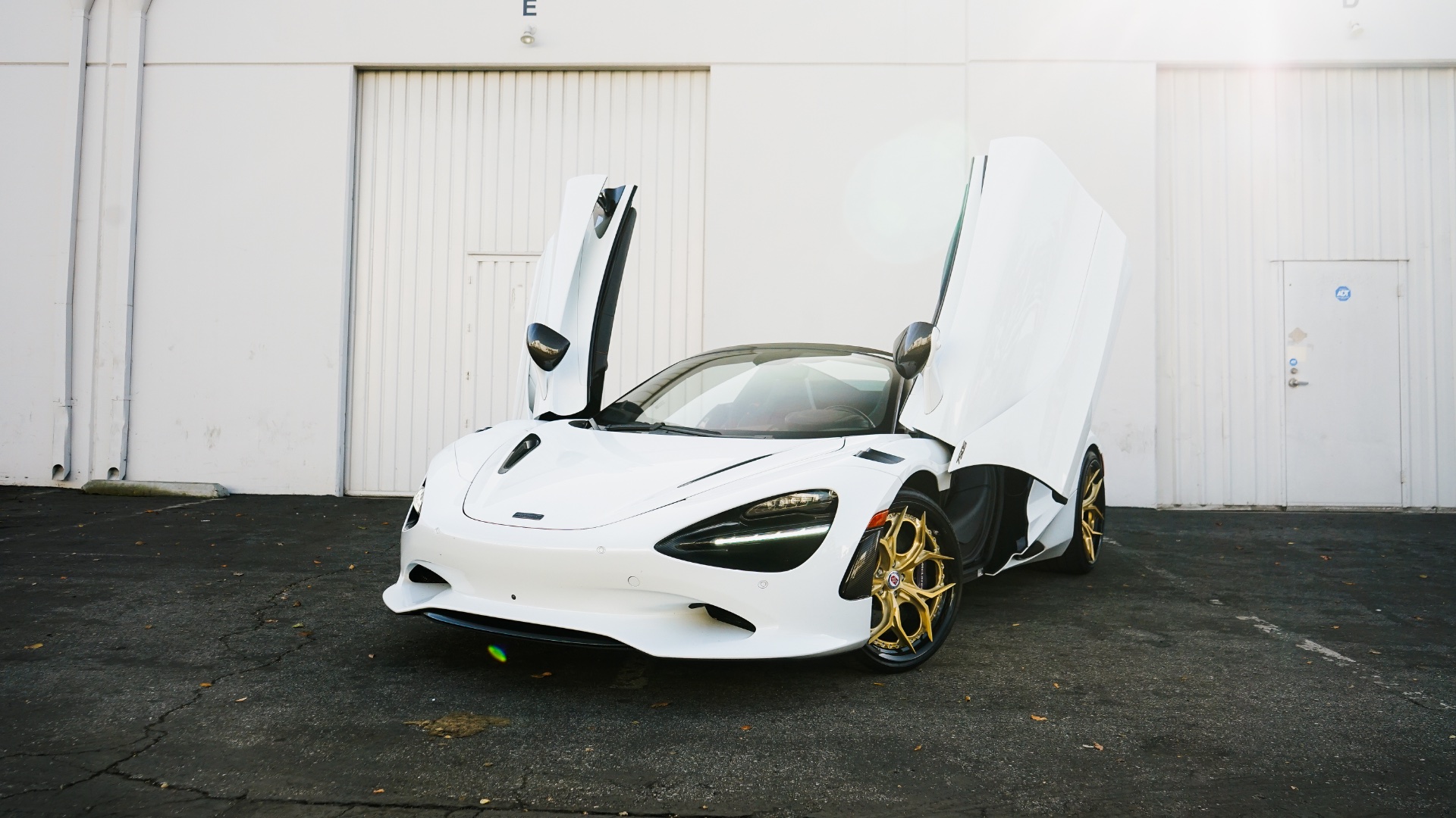 750S White Spyder - Image 6