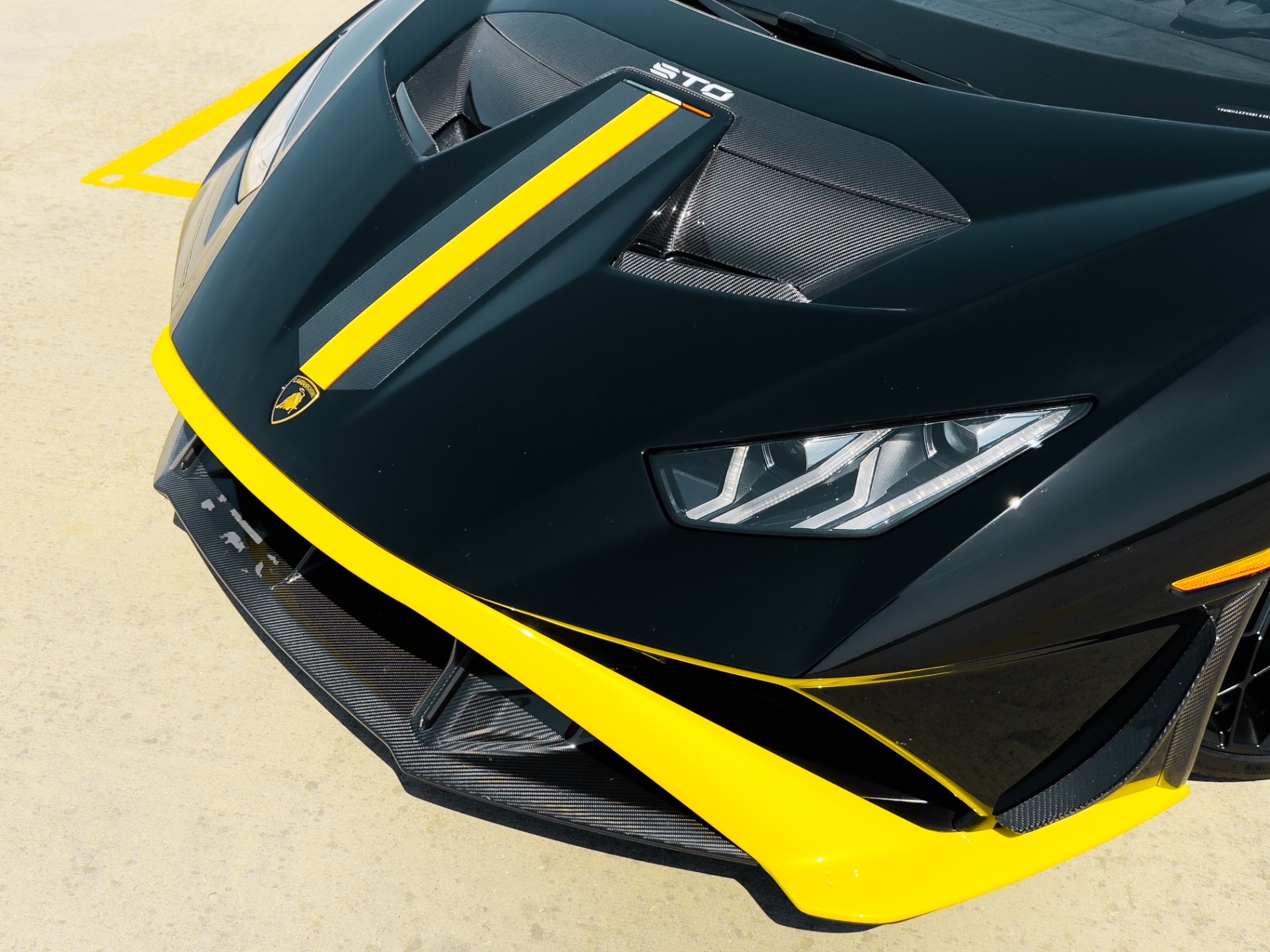 Huracan STO Black (2023) - Image 8