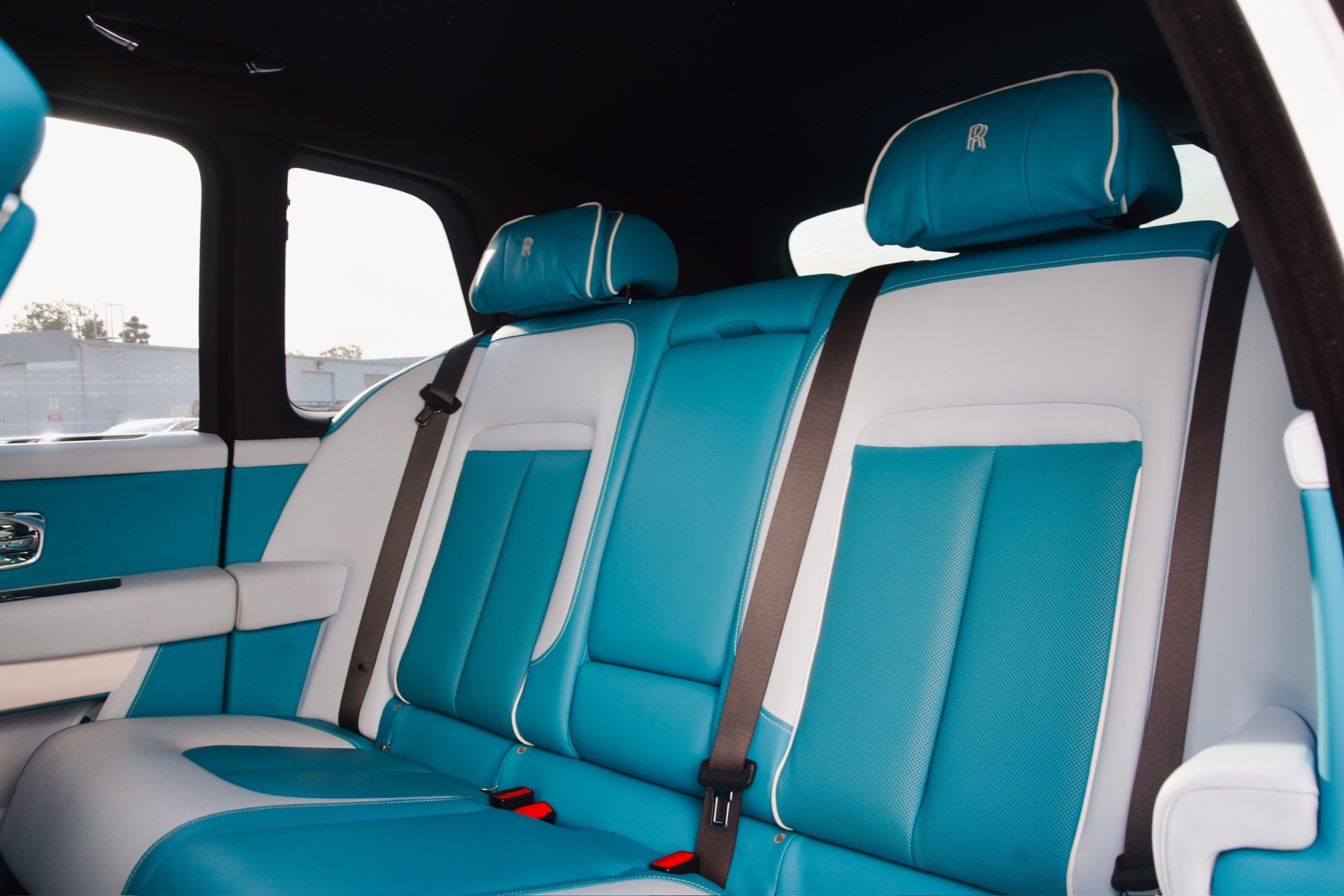 Cullinan White on Blue - Image 9