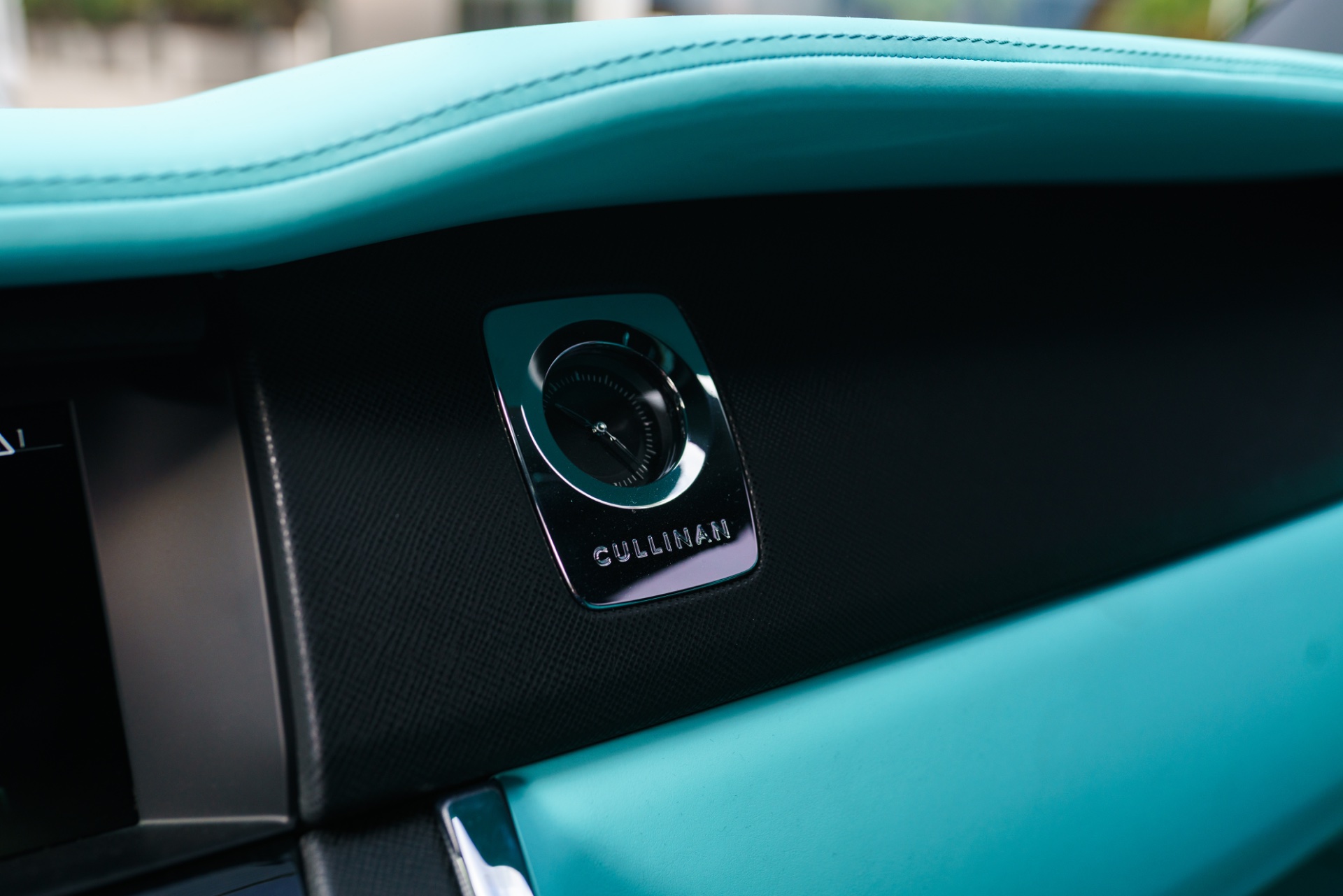 Cullinan Satin White Tiffany Interior - Image 9