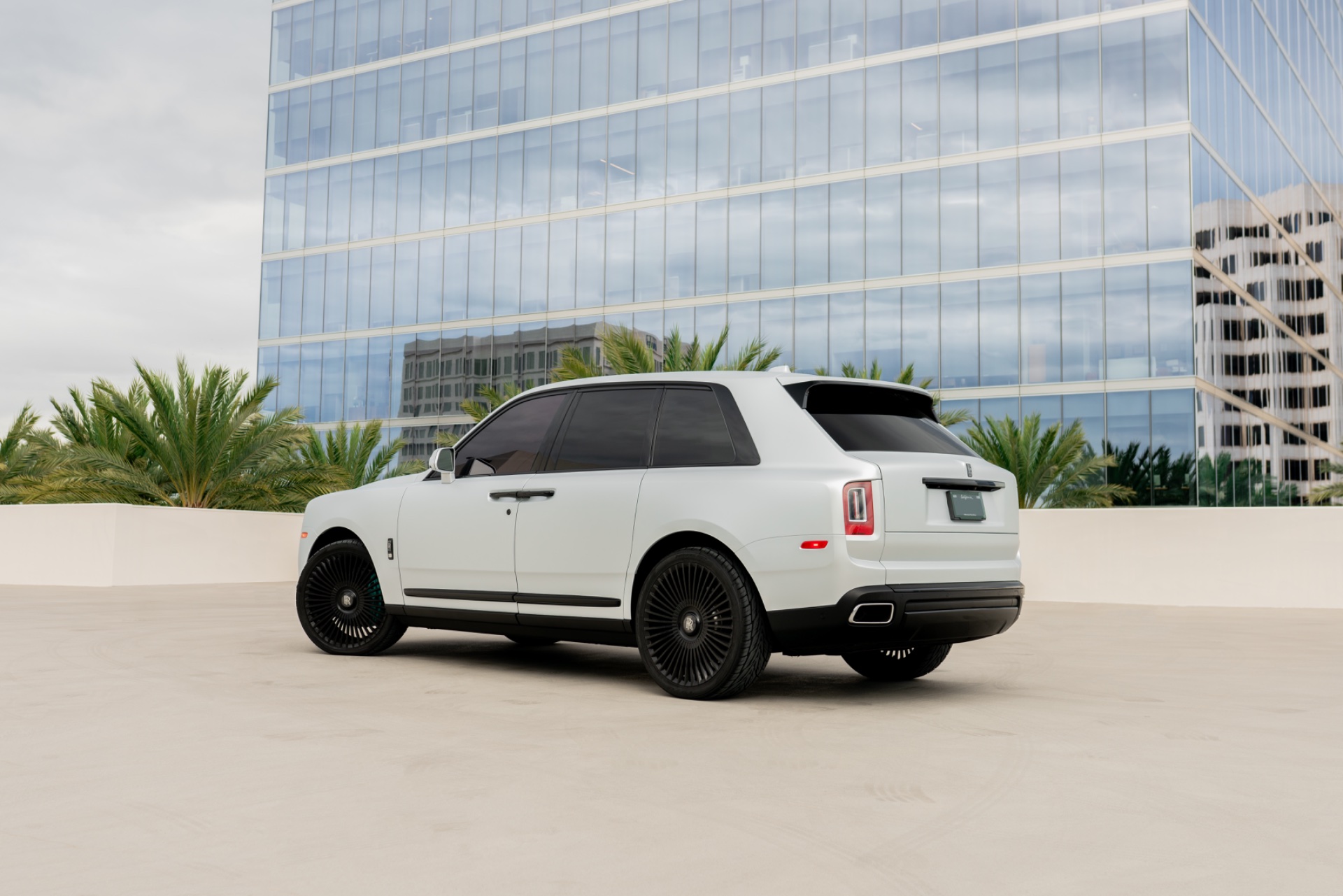 Cullinan Satin White Tiffany Interior - Image 8