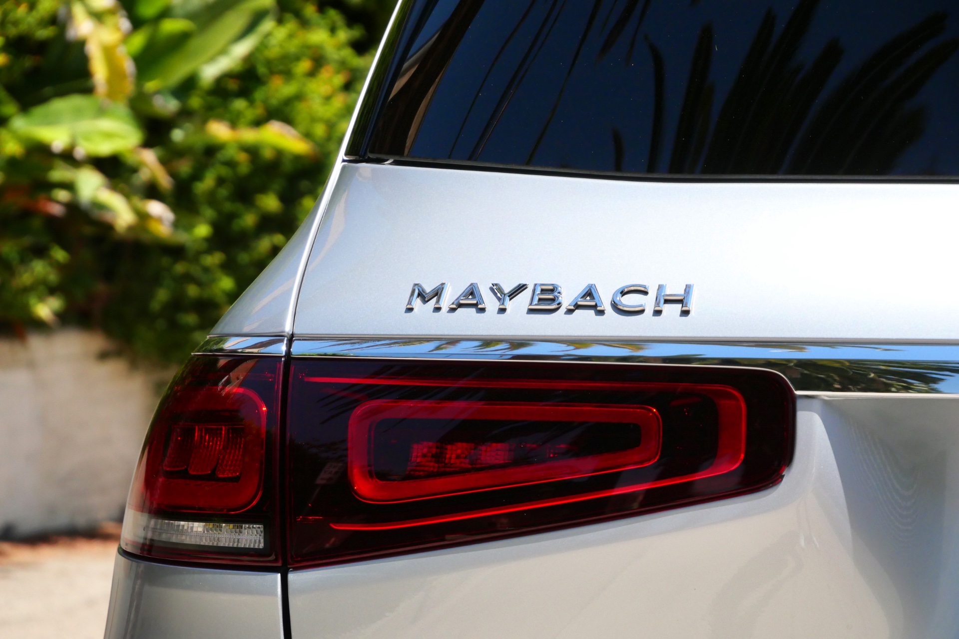 GLS 600 Maybach Silver on Black - Image 9