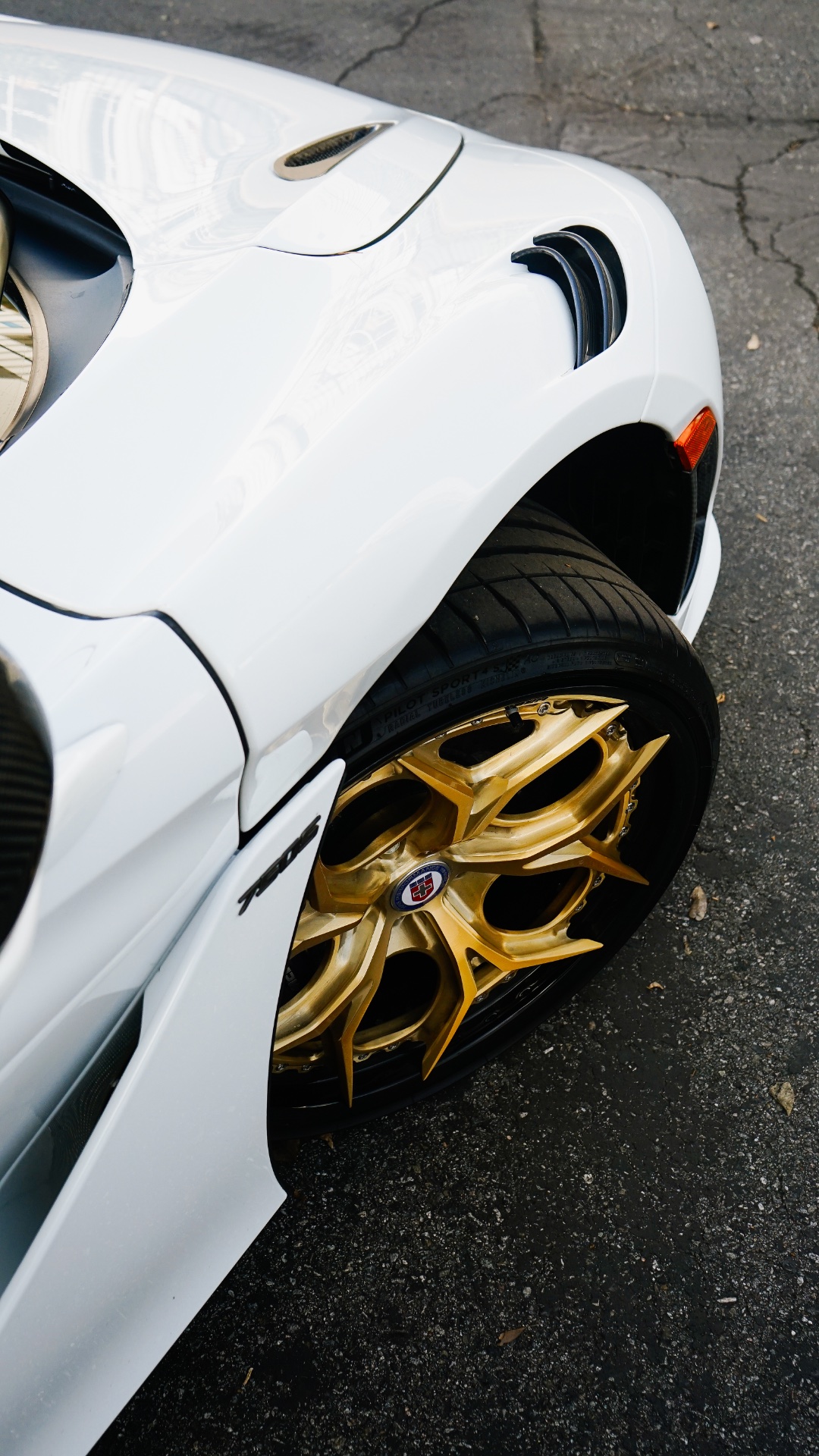 750S White Spyder - Image 9