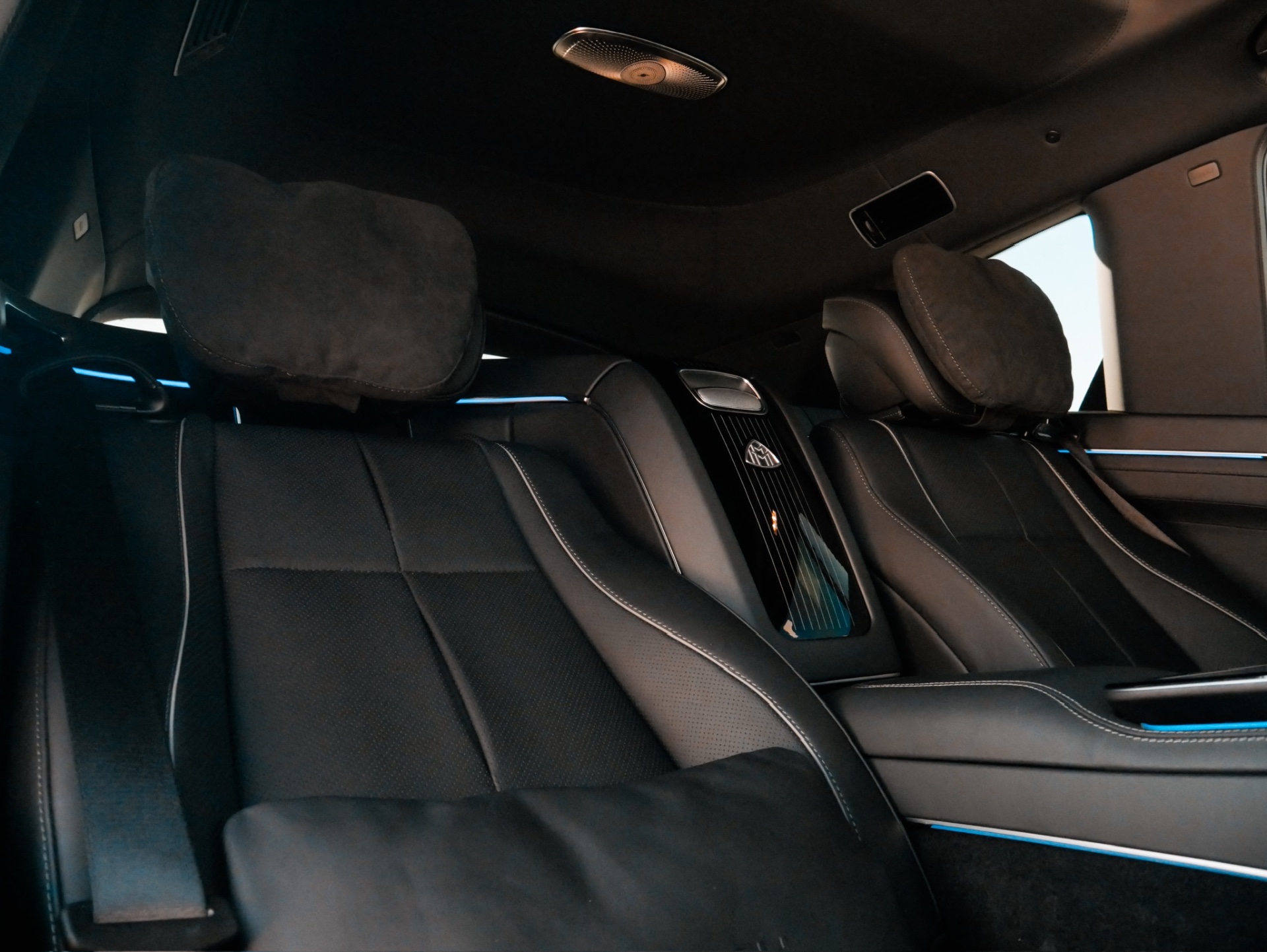 Maybach 2023 2 Tone - Image 8