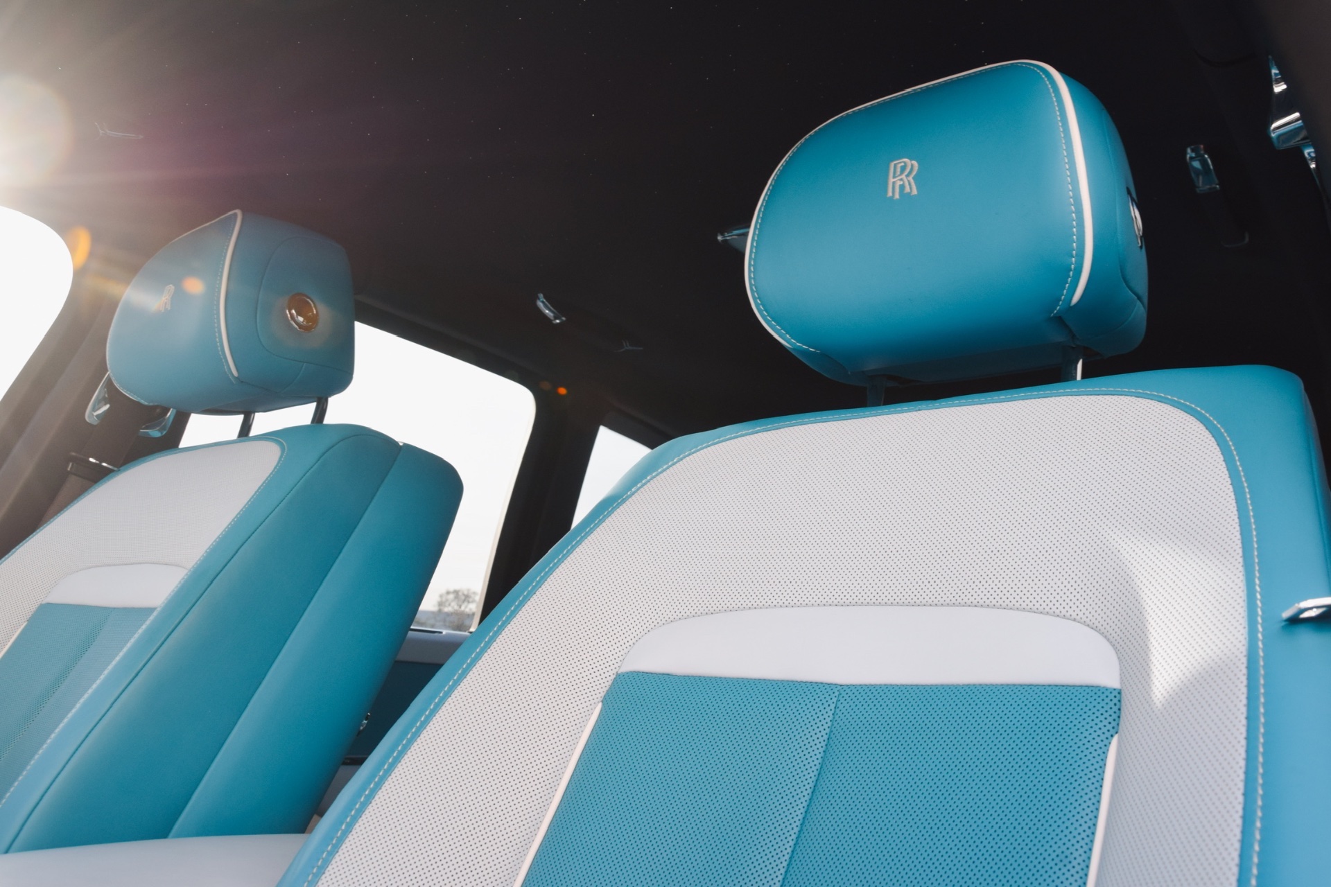 Cullinan White on Blue - Image 7