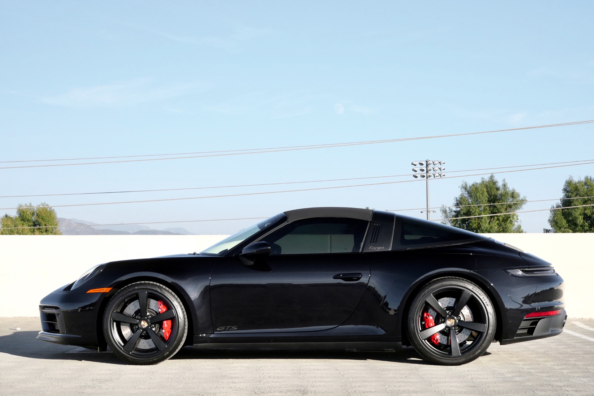 911 Targa 4 GTS Black - Image 8