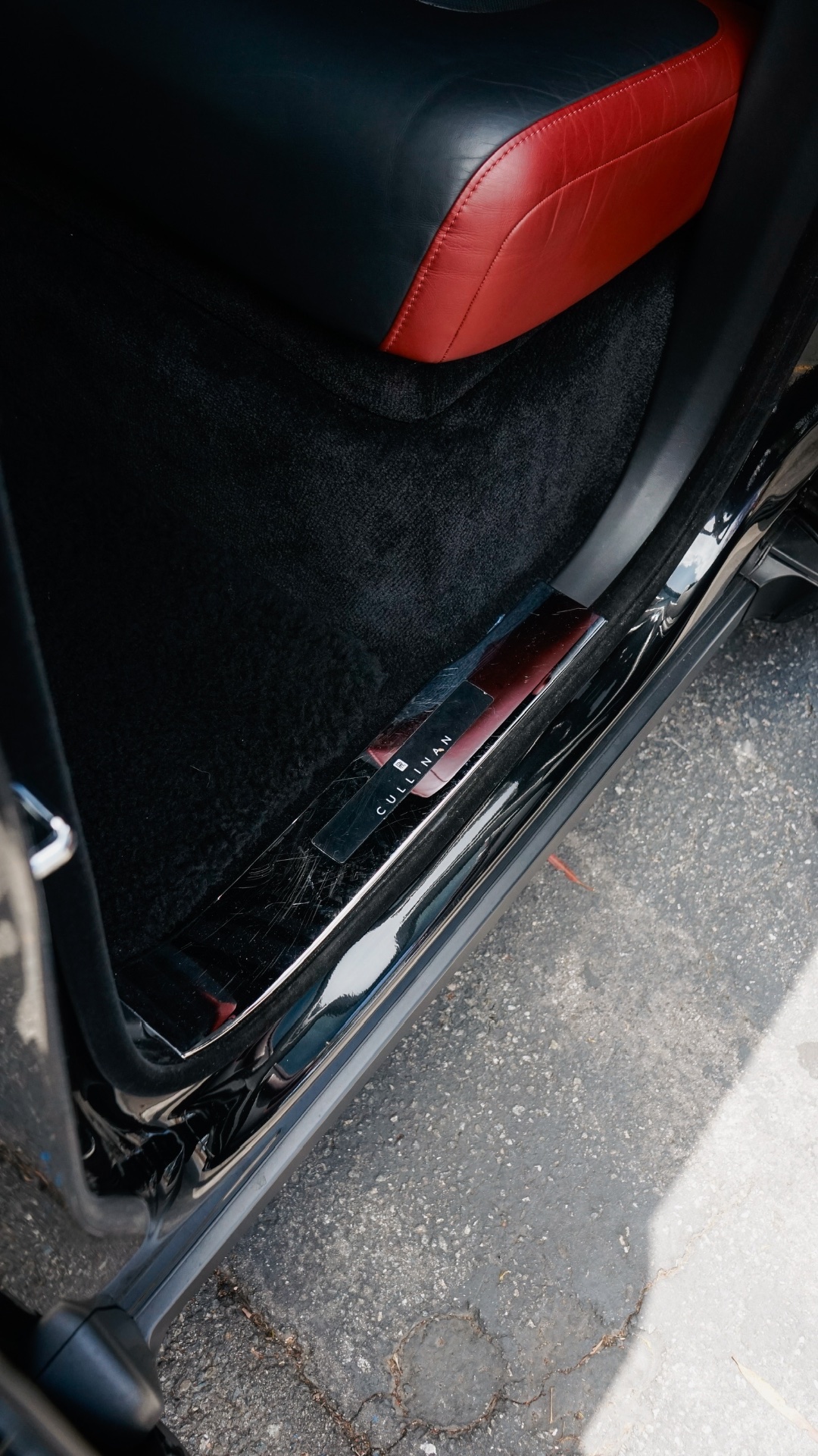 Cullinan Black – Red Interior - Image 7