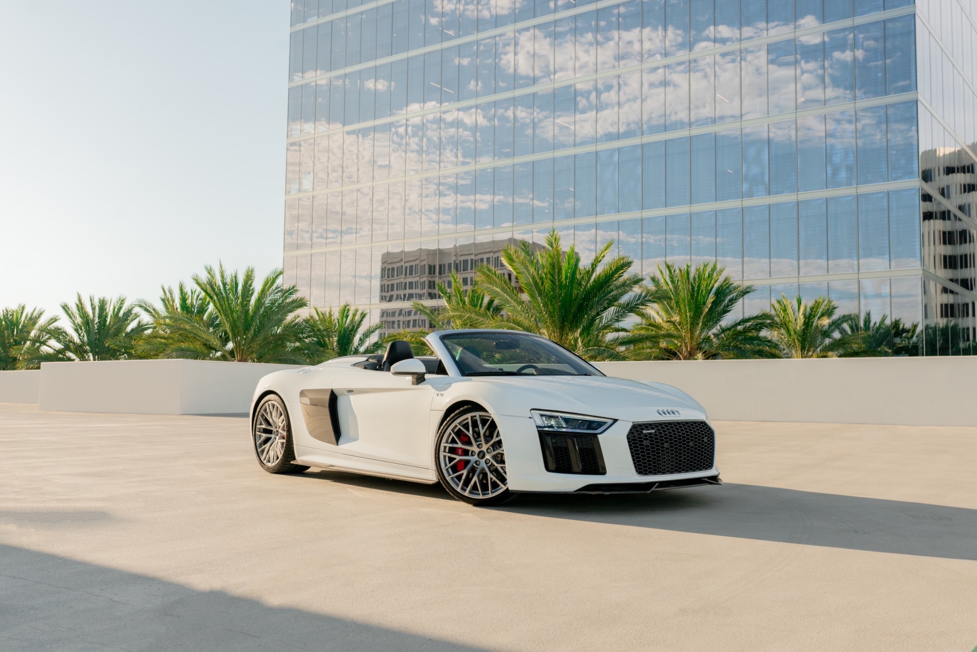 R8 Spyder White