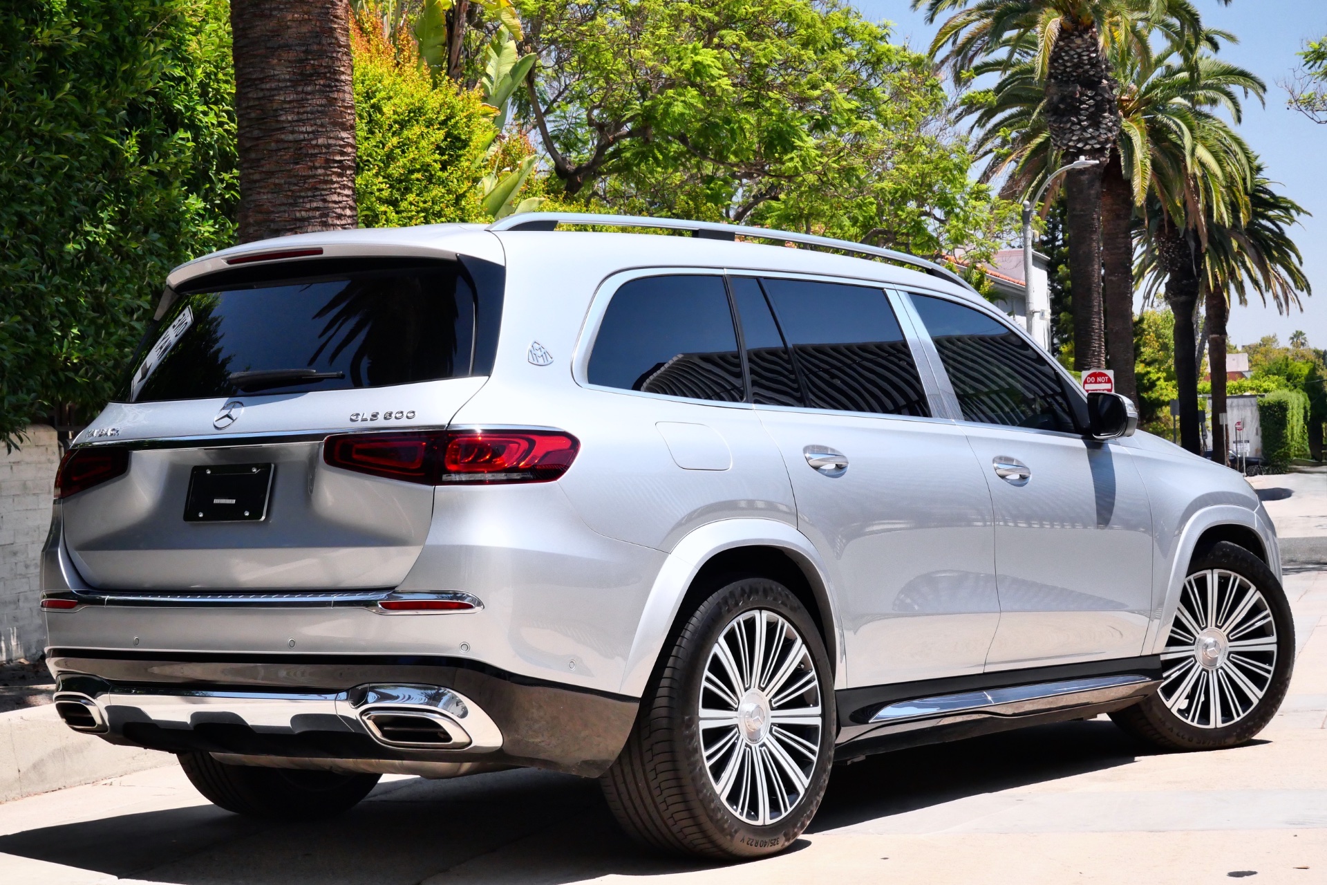 GLS 600 Maybach Silver on Black - Image 7