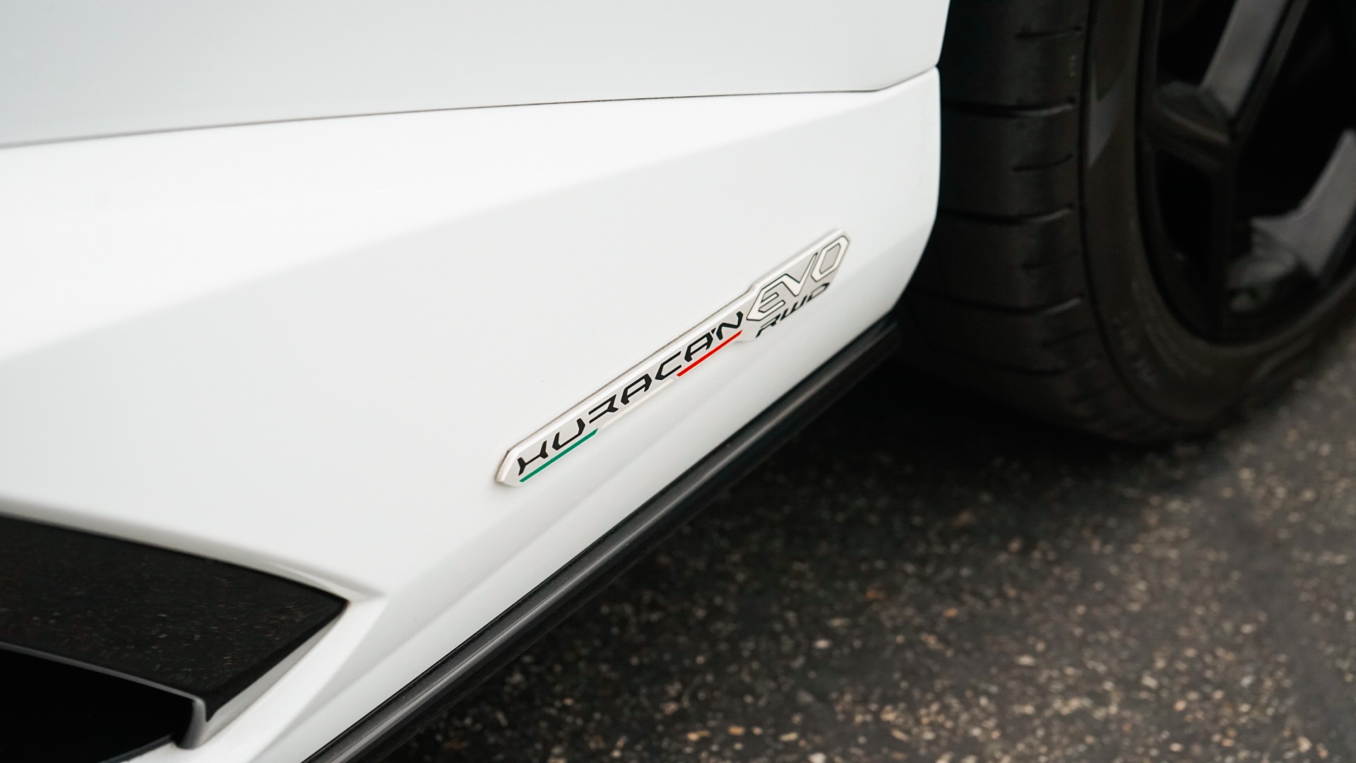 Huracan Evo White (2023) - Image 6