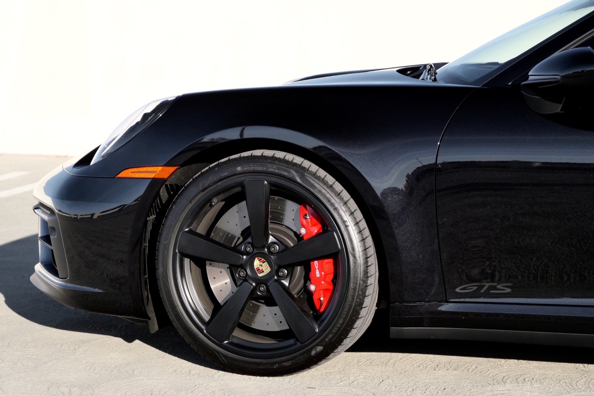 911 Targa 4 GTS Black - Image 9