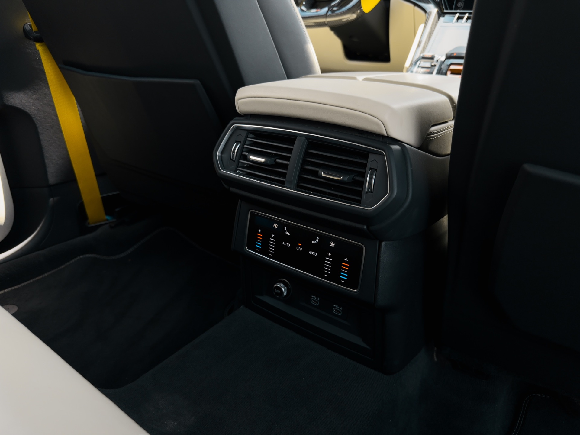 Urus S Matte Black (2023) - Image 9