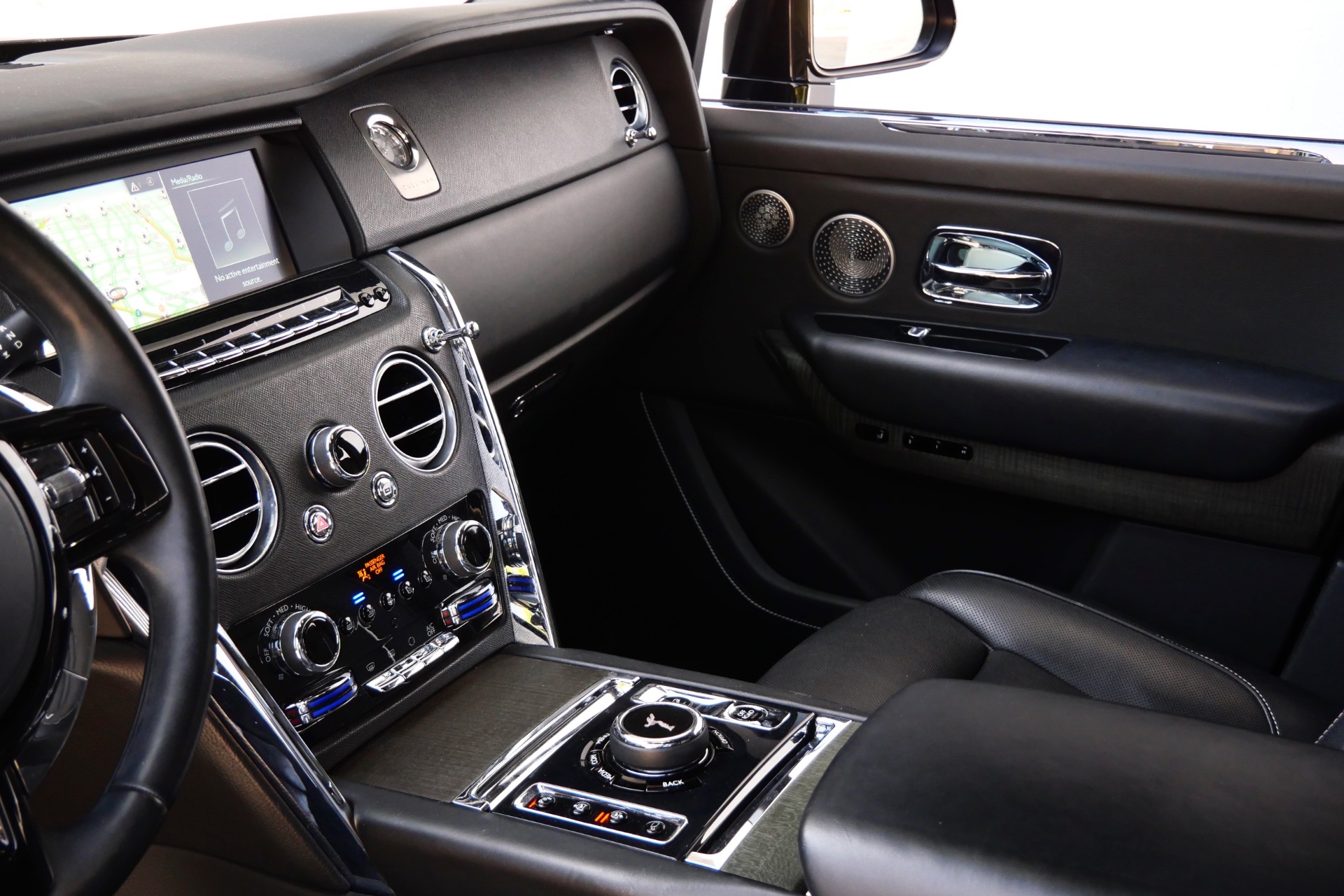 Cullinan Black - Black Interior - Image 7