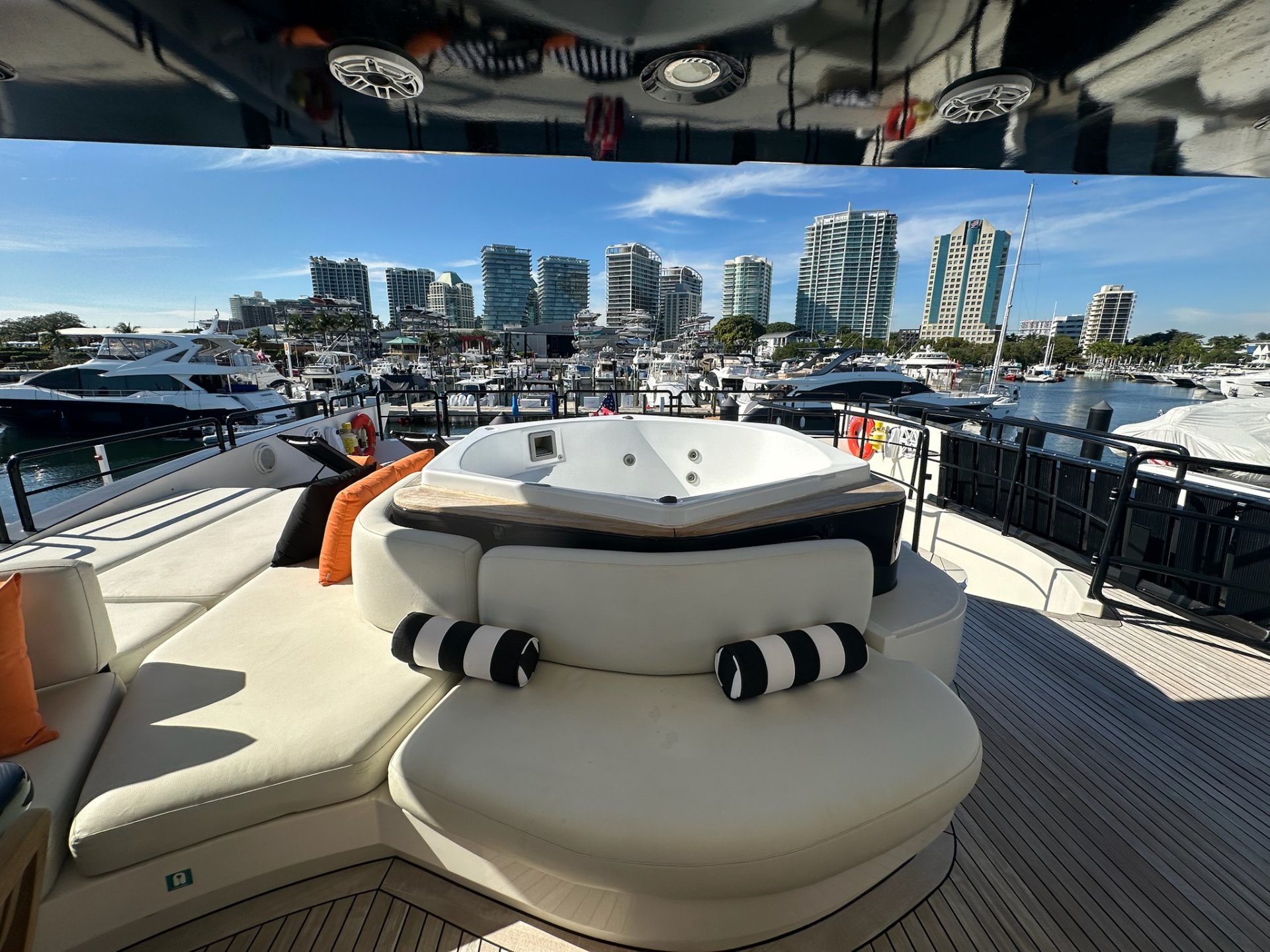 Azimut 130 ft - Image 7