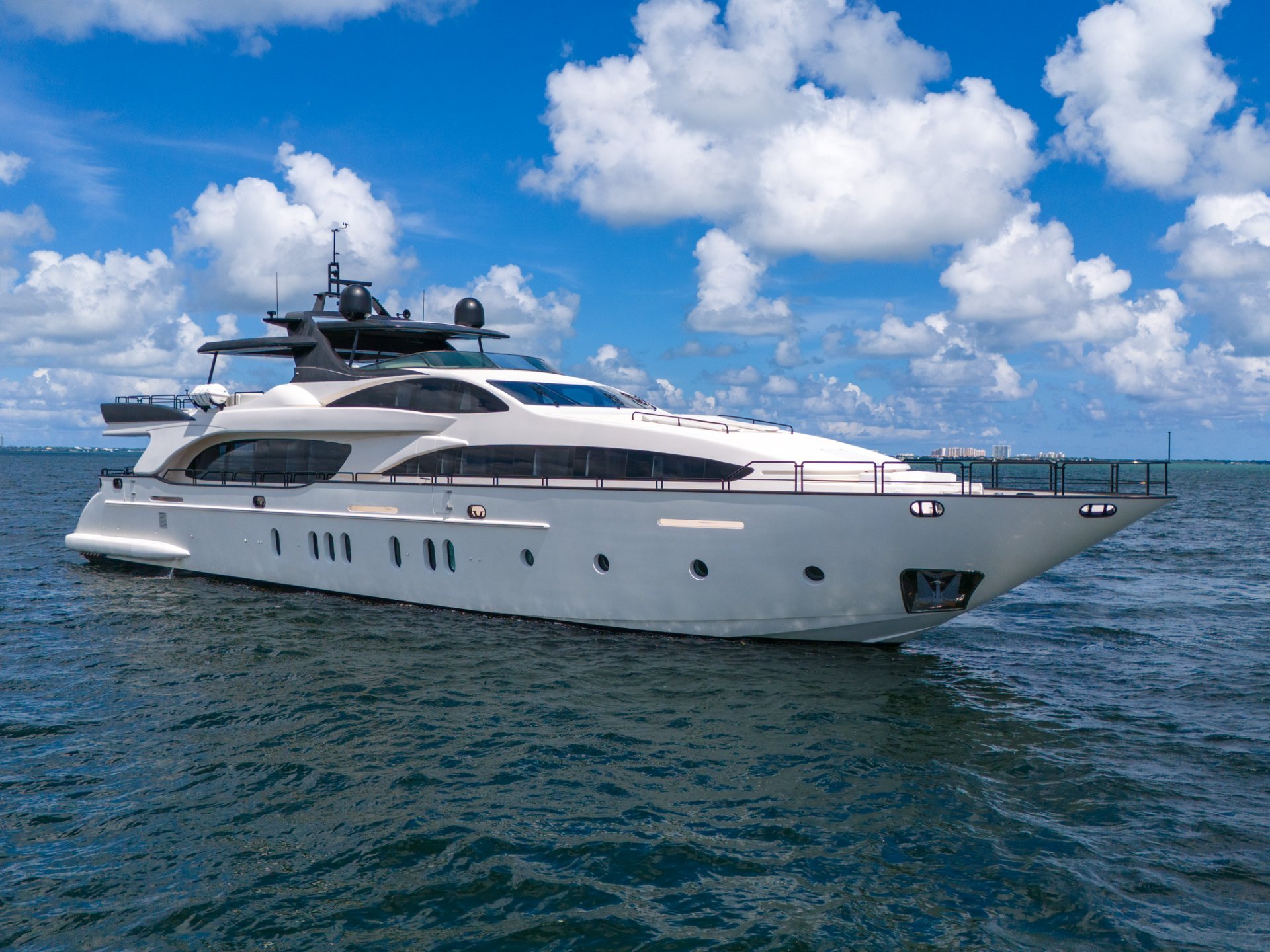 Azimut 130 ft